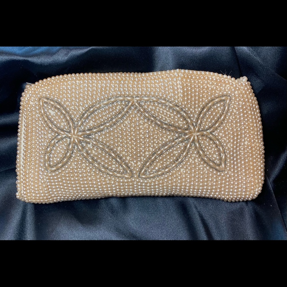 VINTAGE PEARL BAG
